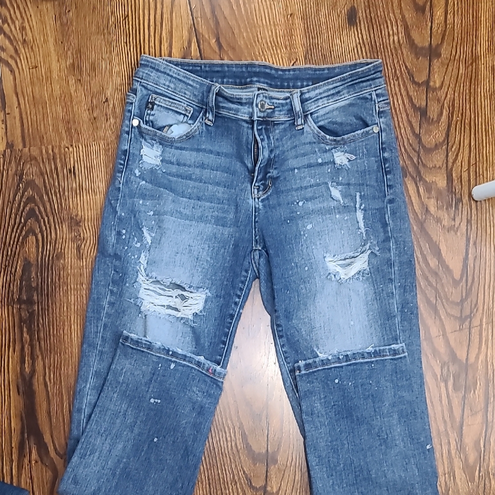 Judy Blue Distresses Paint Splatter